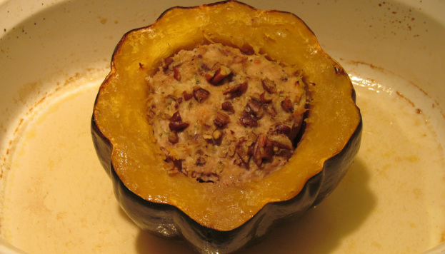 sample paleo meal - chicken stuffed acorn squash